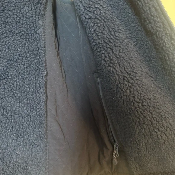 Vineyard Vines Martha’s Vineyard Reversible Quilted Vest - Picture 8 of 10